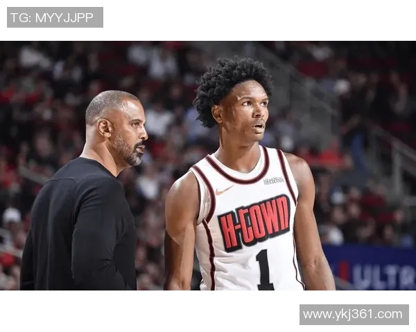 火箭队乌度卡战术变阵激活32岁老将中锋，打破NBA百年定律